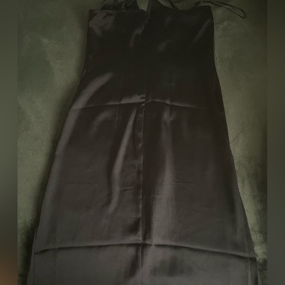 Express Satin Black dress. Perfect for a night out and all eyes on you. Size XS. - Picture 4 of 6